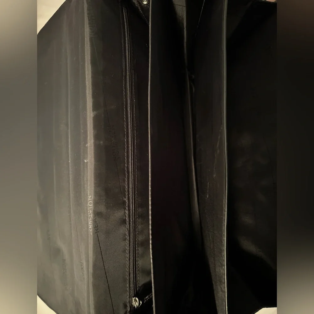 KENNETH COLE REACTION LEATHER BRIEFCASE